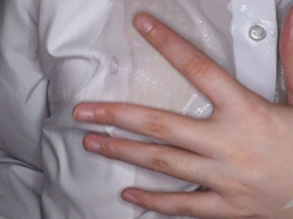 【貧乳素人娘の敏感ローションSEX】『気持ち良すぎて…』ローションまみれで敏感マンコを激ピストン！ボコボコに突かれて可愛い声で喘ぐ姿が最高にエロいww♡