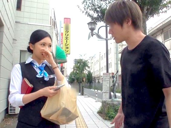 【素人ナンパ】車屋勤務の可愛いOLさんをゲット♡電マオナニー＆クンニで膣穴濡らして肉棒を生挿入♡