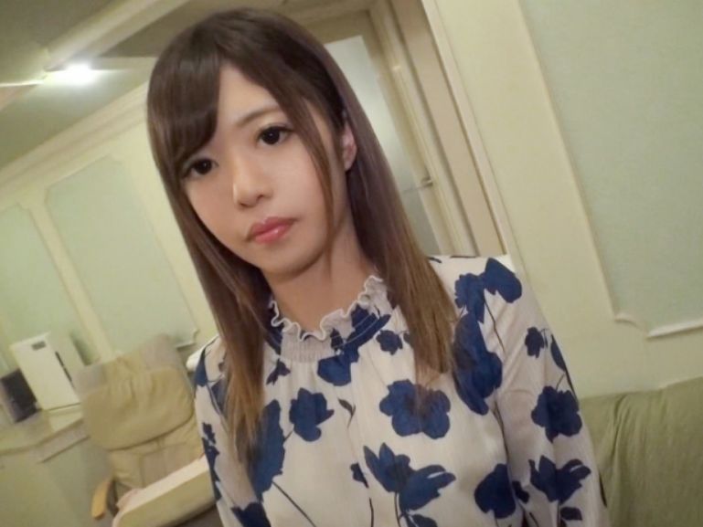 【素人淫乱金髪美女】「もっと触って…♡」敏感乳首で感じるエッチな表情がたまらない！四つん這いで腰くねらせエロい声！