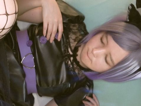 ＜コスプレ＞小悪魔系コンカフェ嬢と網タイツで脚コキからのチンポ生ハメ＆奥までズブリ♡舌をチョロチョロ駆使したフェラが絶品