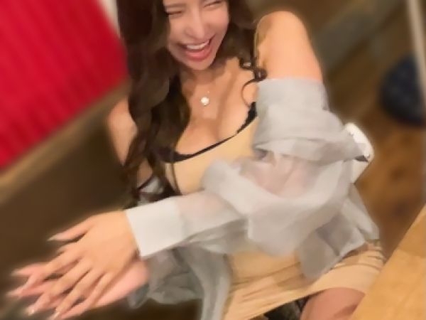 【素人】えっろい顔と体で肉棒を刺激する巨乳ギャル！ド淫乱なパイパンで騎乗位してザーメン中出し！