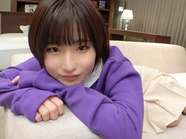 【小動物系美少女】色白スレンダーボディがピストンで激震！エッチに夢中なウブっ娘が喘ぎまくり♥オマンコ壊れちゃうほど感じちゃう！！