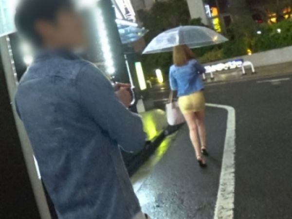 【濃厚フェラ】「初めて見たかもしれない」大きめ勃起チンポにメロメロなオンナが激しくしゃぶるっ！！