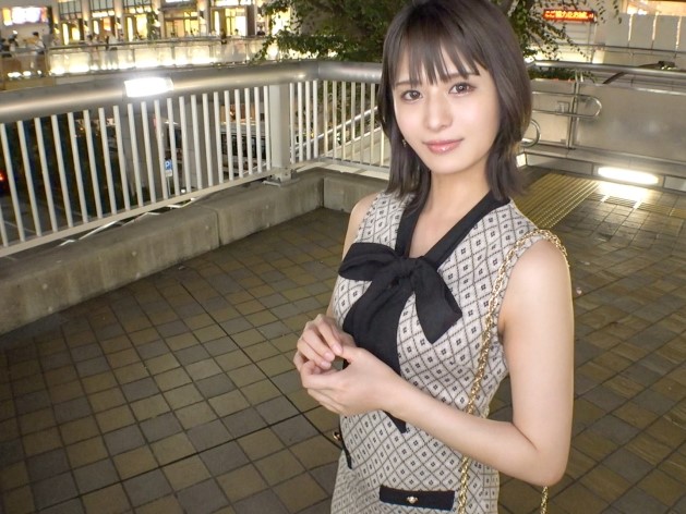 【潮吹き素人】「ハタチ超えてます？」極上マンコGET♡若すぎる見た目の美女をナンパ即ヤリっ…！