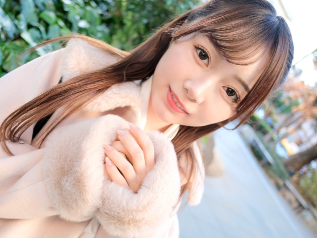 【ロングヘア美少女の淫乱覚醒】キュートな顔してエッチは超敏感！ビンビンチ○ポで奥まで突かれ、乱れまくる美少女♡ 髪を振り乱し、感じまくる姿がたまらなくエロい！