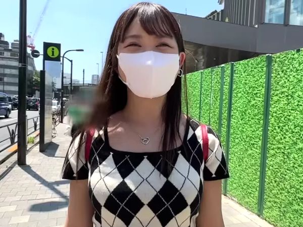 【マスク美人の極上フェラ】『窓際で裸に…恥ずかしい…♡』自慢の舌技でチ○ポをしゃぶり尽くす！恥じらいながらも生チンポで感じまくり、窓の外に声が漏れそうなほどイキまくる！！