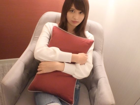 【素人】美容師を目指す美女がオジサンちんぽに突かれる交尾…フェラチオ＆騎乗位で臭いザーメンが飛び出す♡