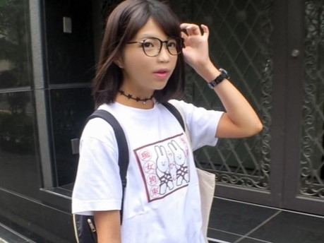 【眼鏡素人】オシャレなメガネの似合う女の子をナンパ！細い身体が愛しくてフル勃起！優しく激しくキツキツおマンコエッチだ！