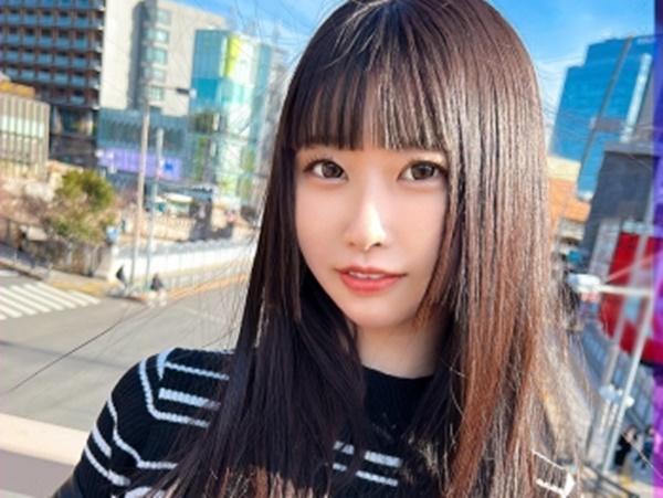 顔面偏差値ちょー高め＜素人即ハメ＞ロリ顔でスレンダーな娘ッコのちっぱいボディにデカチンぶっ刺し♡思わぬ名器にドッピュン！