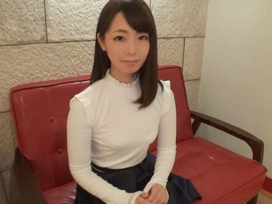 【若すぎ三十路のAVデビュー】30歳とは思えないスレンダー美熟女が初挑戦！男の乳首を舐め回し、手コキでシコシコ♥大人の色気と若々しいボディで男を骨抜きにしちゃう！