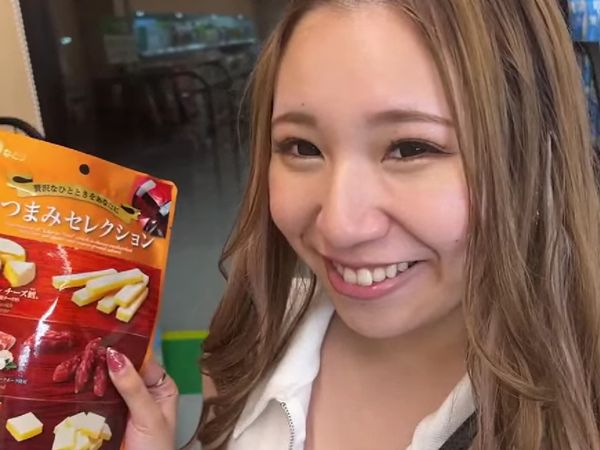 【パリピJDの夜遊び】『もっと激しくして♡』へそ出し女子大生をお持ち帰り！ガード緩すぎてホテルで即エッチ！ノリノリでまた開いて、パコパコされまくる！露出多めな格好でエロさ全開、若さ溢れるカラダを思う存分楽しむ！