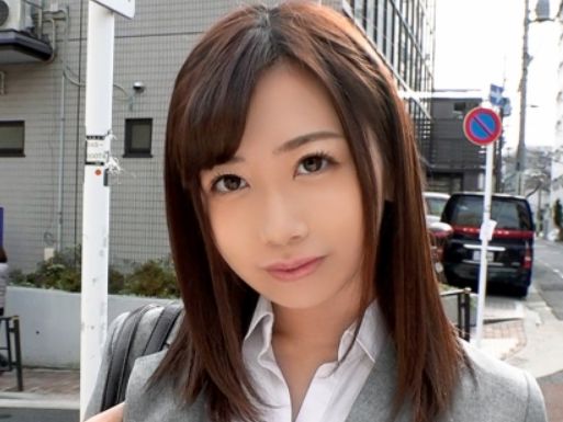 ＜女教師＞色白スリム巨乳で桃尻の女教師♫手マンで大洪水の敏感系♡ナマ挿入で鬼突きピストンは絶叫昇天でイキ乱れ♪