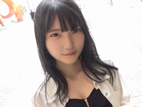 【街角ナンパで見つけた美少女】『そんなに激しくされたら…』無邪気な笑顔の裏に隠された敏感ボディ！ビンビンのチ●ポで奥まで突かれ、感じまくる姿がエロかわいい♥ 街で見つけた天使が乱れる！