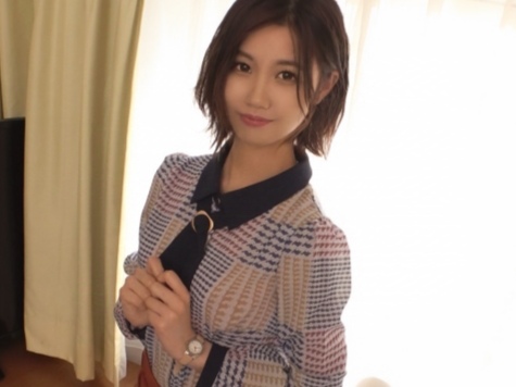 【美乳美脚の美少女】『もっと奥まで…』キュートな女の子が正常位で激しく突かれ乱れまくる！敏感なおマ○コを刺激され、チ○ポを咥え込み、激しいピストンに悶絶！！♡