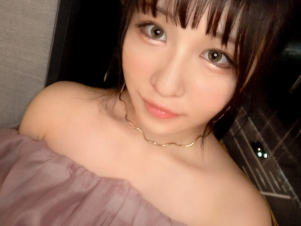 【上京娘の初ハメ撮り】童顔で色白の田舎娘がカメラの前で大胆に！乳首コリコリされ感じまくり、バックから激しく突かれて東京の洗礼を受けちゃう！♡