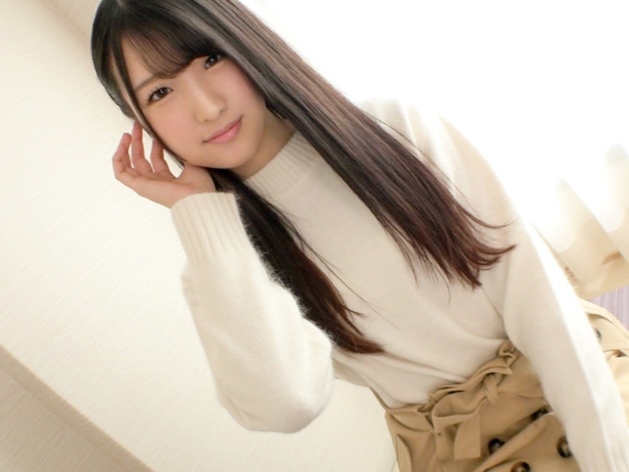 【ロングヘアのちっぱい娘が騎乗位で大胆に！】『気持ち良すぎる…』キュートなルックスとアンバランスなエロさに興奮MAX！チンコの上で激しく腰を振り、男を骨抜きにする！！♡