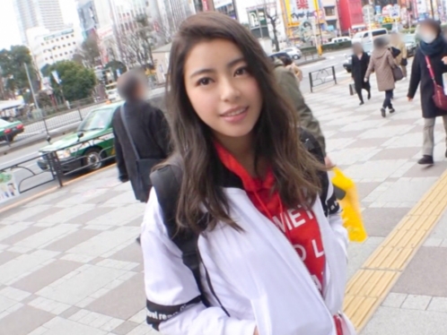 【むっちり巨乳娘をナンパ即ハメ】『気持ち良すぎ…』エチエチボディのパイパン娘をクンニ＆手マンで責めまくり！濡れ濡れマ○コにチ○コをぶち込んで激ピストン！！♡