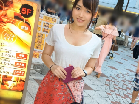 【美尻お姉さんのバックピストン】『奥まで…突いて…』キュートな顔とプリケツが最高！バックで激しく膣奥を突きまくる！お姉さんの喘ぎ声がエロすぎる！