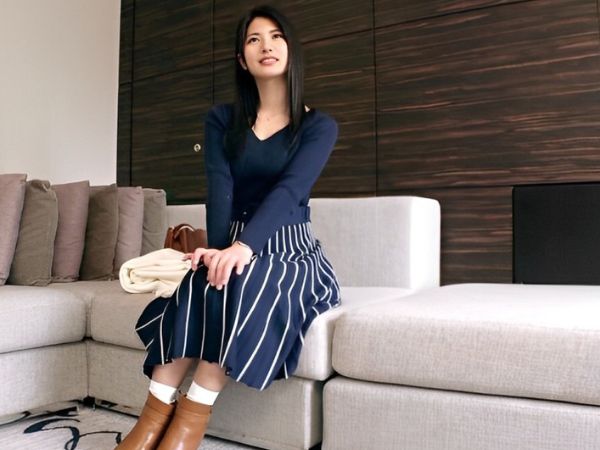 【美人ナースの裏の顔】スラリとした美脚ナース、肛門科ならではの舌技で患者をメロメロ♡ 丁寧な舐めプレイで癒しと快楽を同時に！ 素人とは思えないエロテクに驚愕！