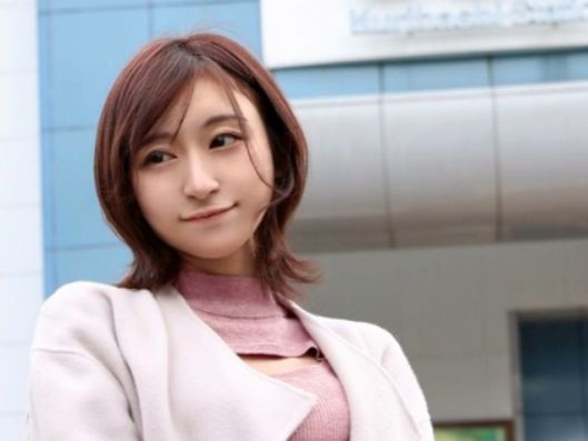 【笑顔の裏の淫乱妻】『ダメ…でも気持ちいい…』清純そうな若奥様が、実はチンポ大好き！フェラテク抜群で、笑顔の裏に隠されたエッチな本性に驚愕！♡