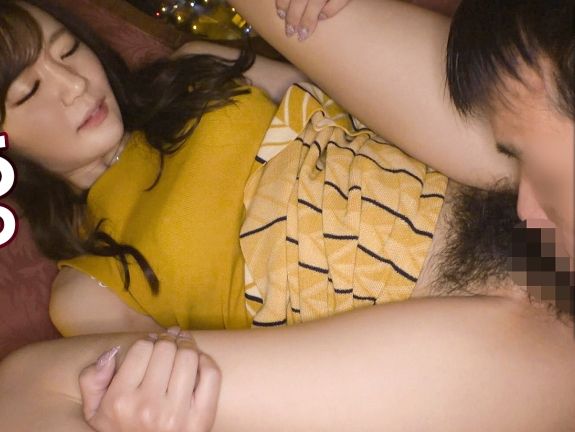 【ビッチ美女の裏切り】「彼氏じゃ物足りないの…♥」欲求不満な美女が浮気セックスで本能解放！！マン汁垂れ流しの剛毛マンコを激しく責められ、貪りつくように快感を求める！！