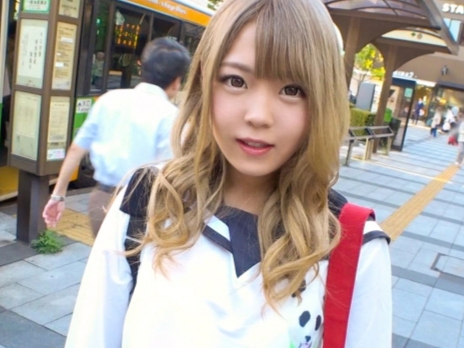 【金髪ギャルをゲット！】童顔ビッチをナンパ成功！クンニでトロける敏感ボディを激しく責め、ヌレヌレおマンコに生挿入！！ヤリたい放題のギャルSEX！♡