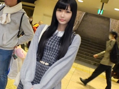 【無毛美少女】めっちゃカワ娘のツルマンをイジり倒し！肉棒をねじ込まれ喘ぎまくる！パイパンオマンコにデカチン挿入で感じまくり！エロ可愛すぎる美少女が乱れまくる！♡