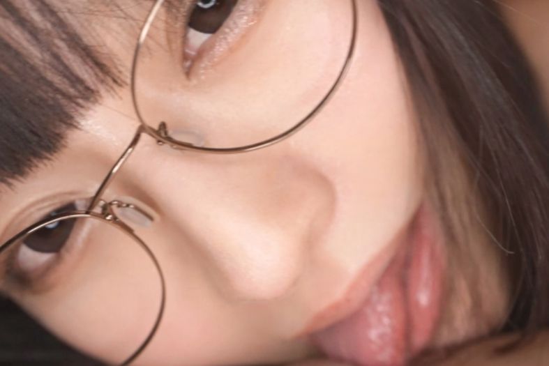 【メガネ清楚系お姉さん】ねっちょりセックスで快感爆発！！可愛すぎるお姉さんがメガネを曇らせて感じまくるエロすぎるプレイ！