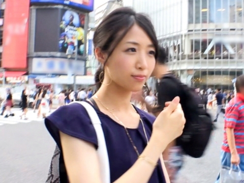 【美ボディお姉さんの密着セックス】『もっと奥まで…』スレンダー美人が男と体を密着させ、正常位で激しく突き回される！お姉さんの敏感マンコに男根がズッポリ♡感じまくる姿がエロすぎる！！