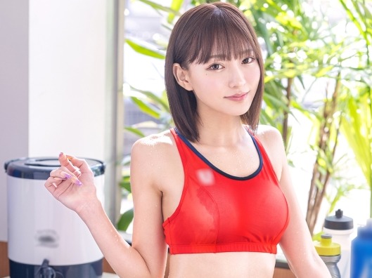 【スポーツ美女の誘惑】汗ばむスレンダーボディに密着！スポーツウェアのお姉さんが水着姿でエッチな気分に…お尻を揉まれ、そのまま騎乗位で着衣ハメ！！♡