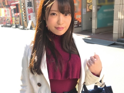 【無毛の誘惑】ツンと上向きの美乳が眩しいキュートな女の子！ピンクのパイパンマンコを激しくピストンされ、感じまくる姿に大興奮！！♡