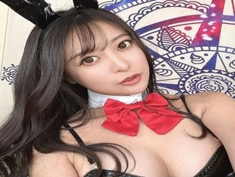 【人妻】軟体ボディのヤリマン妻が旦那を放置して他人棒2本と乱交！チンポに貪りつき、下品に腰を振りまくる快楽漬けのSEX！！「もう旦那じゃ満足できないの…♡」