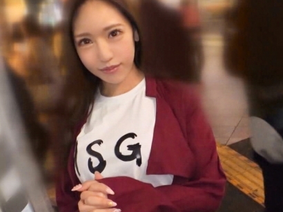 【ナンパ即クンニ】街で見つけた美女を即ゲット！おマンコを刺激され、我慢できずチンコを咥え込むエッチな反応が最高！！敏感ボディをイジられ、淫乱スイッチON♡