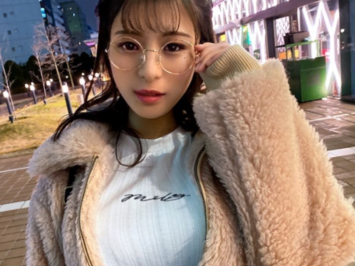 【メガネっ娘お姉さんとコスプレプレイ】体操服姿でメガネを外したら、さらに可愛さが爆発！バックから激しく突かれて、エロかわいい声で喘ぐ姿がたまらない！！♡