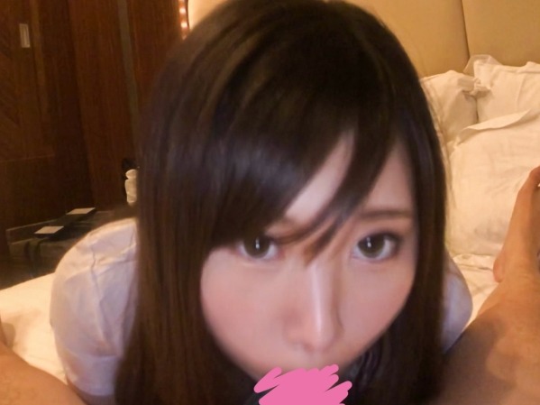 【20歳学生の制服プレイ】純粋そうな素人女子が制服姿でエロフェラ！そのまま着衣ハメで激ピストンされ、最後は口内発射でフィニッシュ♡制服とエロのギャップが最高！
