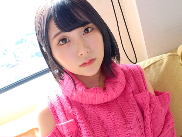 【ガールズバー店員をホテルで口説き落とす】素人娘をハメ撮りSEX！おまんこ激ピストンで乳が爆揺れ、大絶頂させちゃう♥︎ 店では見せないエロい顔を激写！