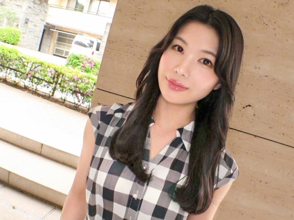 ＜立ちバック＞パイパン無毛ビッチっ！クール系の外見で実はかなり激しい情熱セックスを魅せるっ！！