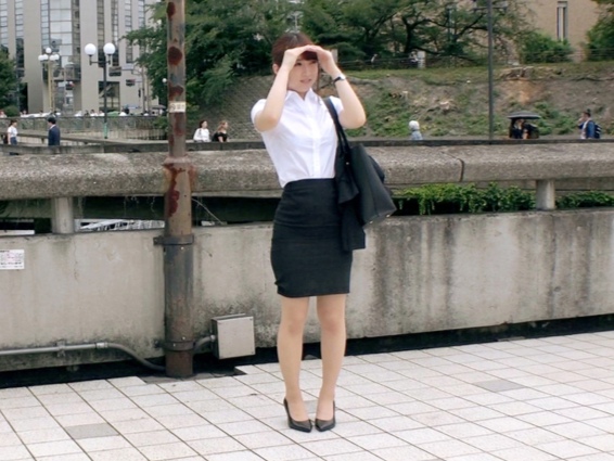 【素人】パイパン美人OLは仕事中にムラムラしたら交尾を始める…電マ＆バイブでメス穴を濡らしてギンギンちんぽを生挿入…♡