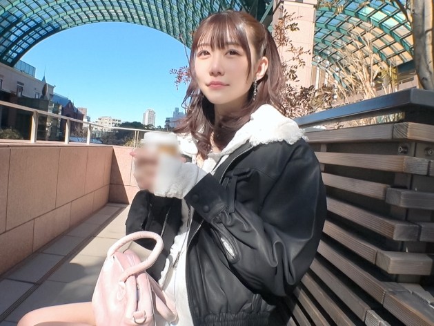 【美少女】八重歯が可愛いアイドル級パイパン美少女！ぎこちない上目使いフェラ♥生挿入の快感に笑顔で感じる天使とラブSEX♥