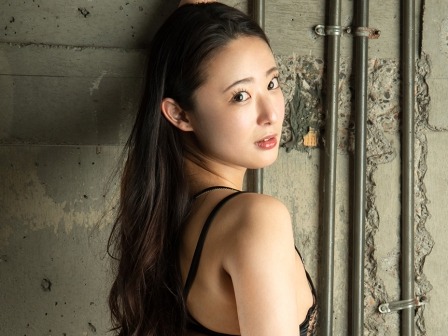 【巨尻美女の杭打ちピストン】『見て…このお尻♡』美尻自慢の美女が高速ジュポフェラで男を挑発！美尻を揺らしながら激しく腰を振る杭打ちセックスで絶頂！