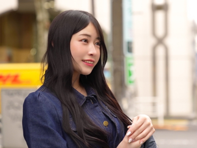 【小悪魔美女の騎乗位プレイ】エロさ全開のお姉さんがチ○コを激しくしゃぶり、騎乗位で腰を振りまくる！男を翻弄する小悪魔美女に興奮必至！