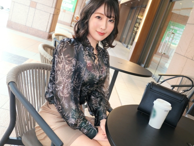 【人妻】『騎乗位でちんこを擦るのが好きな奥様♡』極上のフェラでフル勃起させて生のおまんこに挿入させちゃう
