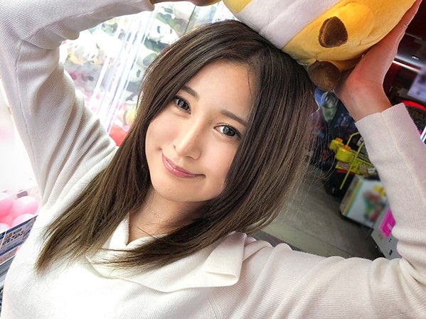 【ホテルで乱れる美乳パイパン娘】『気持ち良すぎる…』素人美少女が硬直チンポで激ピストン！大声で喘ぎまくり、最後は特濃フィニッシュで昇天♡