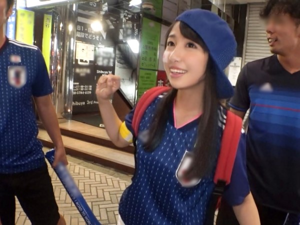 【応援JD】ワールドカップで盛り上がってた女の子！応援できるならサッカーでもチンポでも良かった？おマンコにゴールしろ！