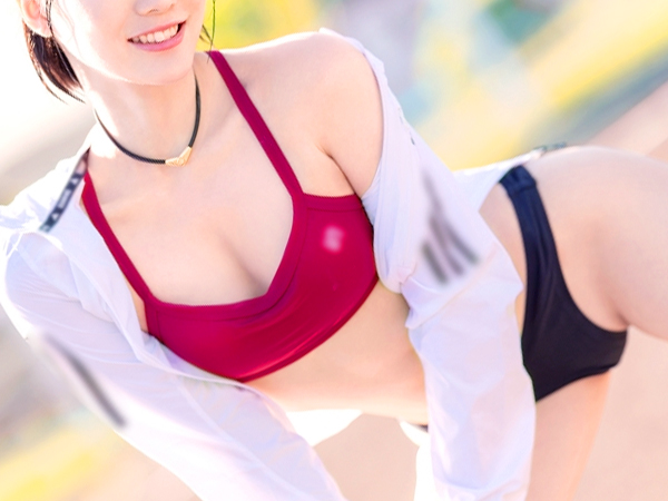 【汗だくアスリート美女とWチンポ激ピストン】スレンダーなカラダを震わせて大絶頂！2本のチンポで発情マンコをガン突きされ、汗と愛液まみれでイキまくるエロすぎるSEX♥︎