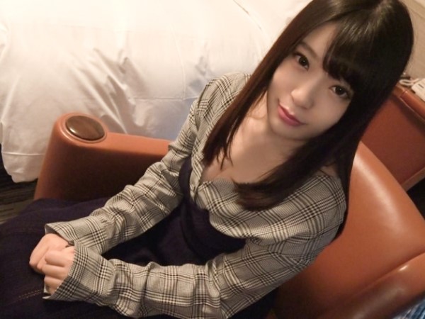 【色白むっちり素人娘】パイパン娘が乳首舐めでパンツびしょ濡れ♡クンニでビクビク痙攣！敏感ボディがエロすぎる♥