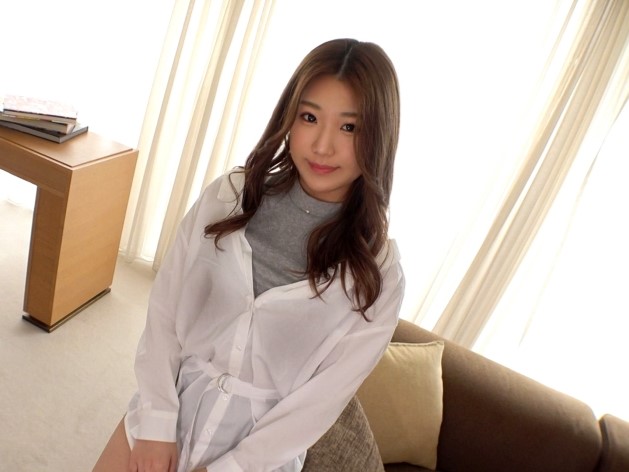 【長身美女のAVデビュー】海外旅行資金欲しさにカメラの前で本気セックス！ぷっくり乳首が敏感すぎて、ビンビンに感じまくり！！♡
